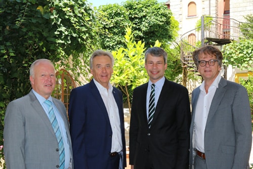 Staatssekretär Bilger im Austausch mit Jürgen und Thomas Mack